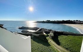 LES PIEDS DANS L’EAU ! T2 Archi Cosy – Vue mer 180°